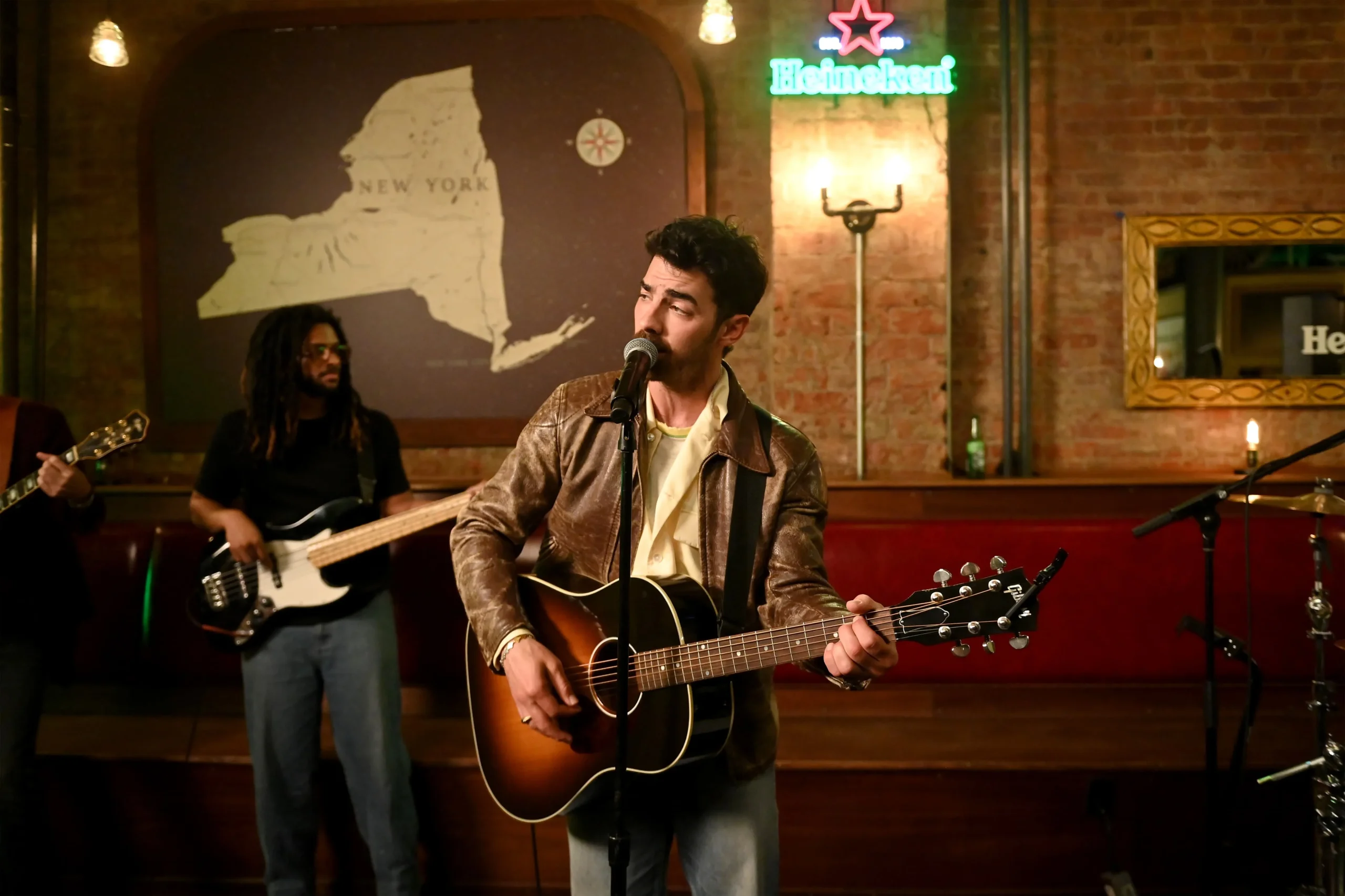Concert "100% offline" của ca sĩ Joe Jonas
